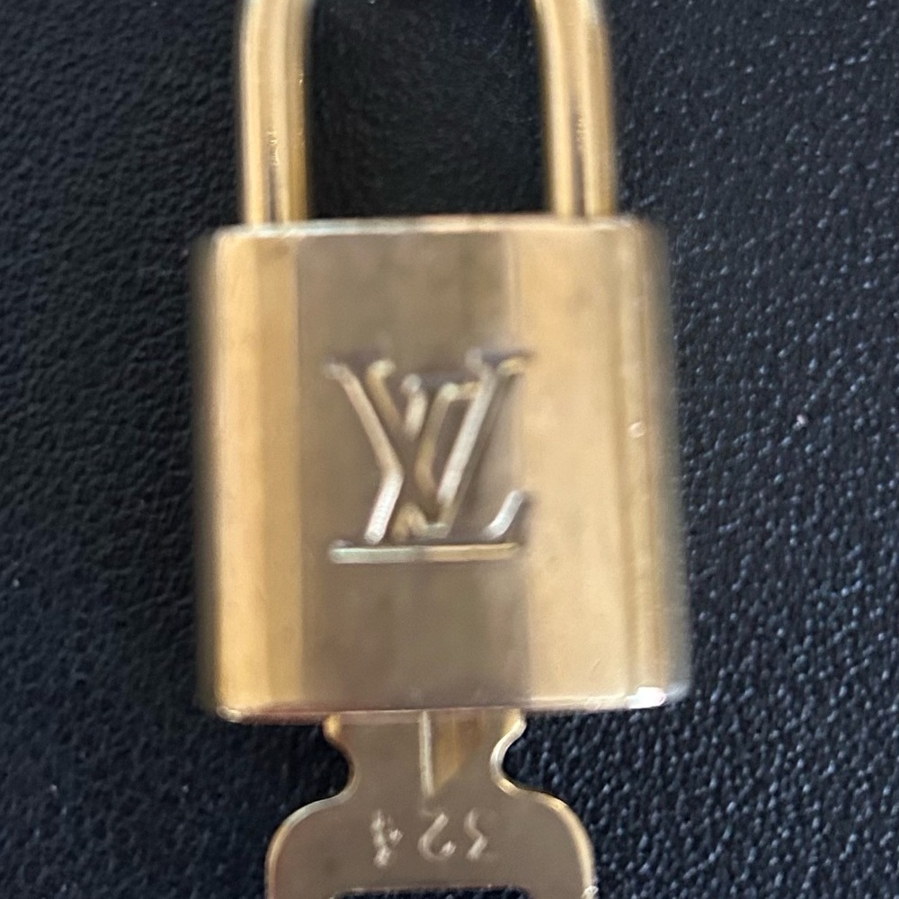 Louis Vuitton Lock & Key - choose your number - Picture 14 of 16